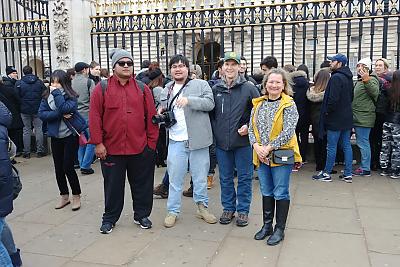 Landmark students watch the Changing of the Guard at Buckingham Palace